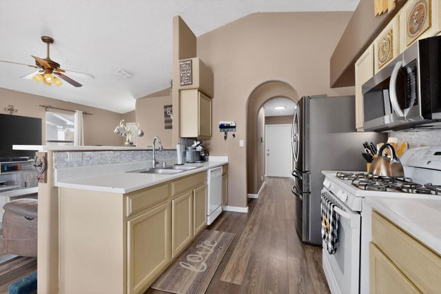 27 Violeta Place, Los Lunas, NM 87031