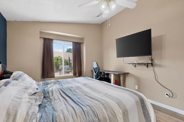 27 Violeta Place, Los Lunas, NM 87031