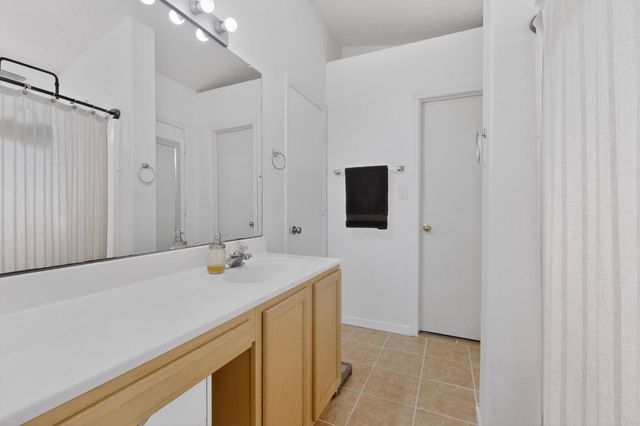 27 Violeta Place, Los Lunas, NM 87031