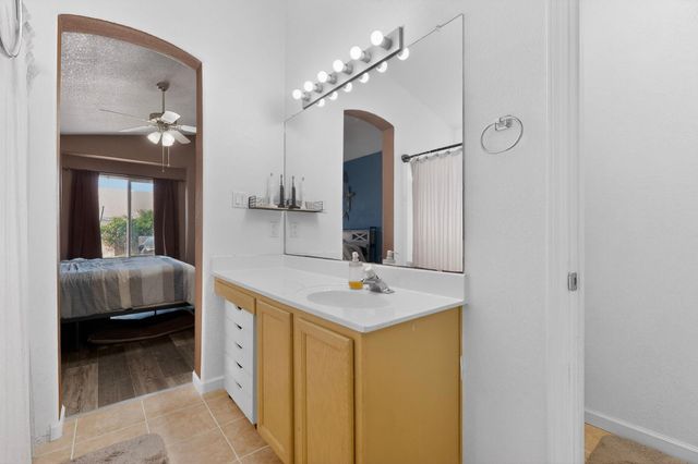 27 Violeta Place, Los Lunas, NM 87031