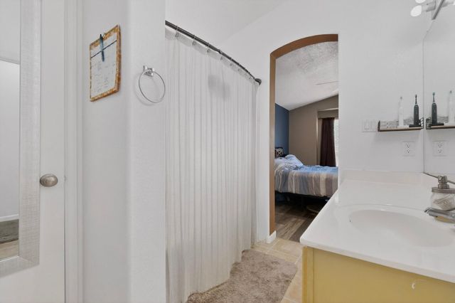27 Violeta Place, Los Lunas, NM 87031