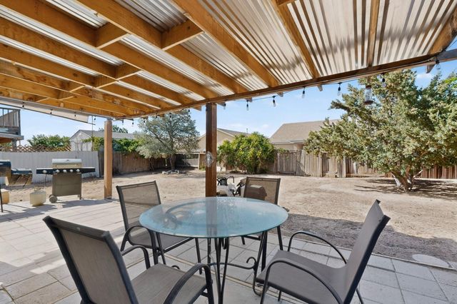27 Violeta Place, Los Lunas, NM 87031