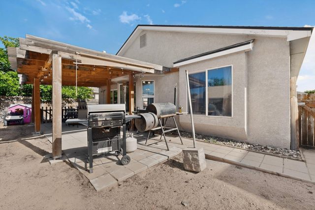 27 Violeta Place, Los Lunas, NM 87031
