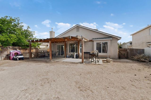 27 Violeta Place, Los Lunas, NM 87031