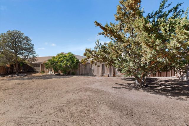 27 Violeta Place, Los Lunas, NM 87031