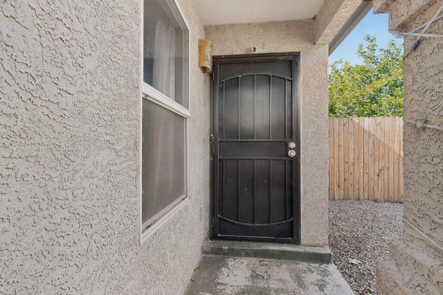 27 Violeta Place, Los Lunas, NM 87031