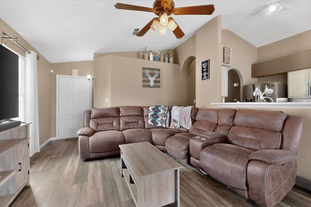 27 Violeta Place, Los Lunas, NM 87031