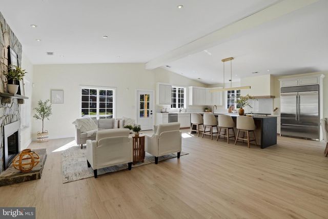 300 LEWIS ST NW, Vienna, VA 22180