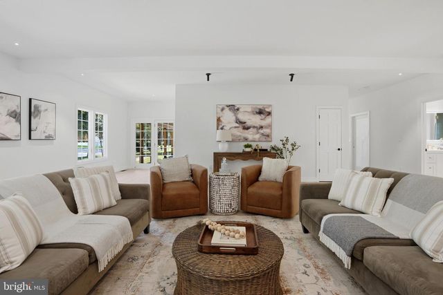 300 LEWIS ST NW, Vienna, VA 22180