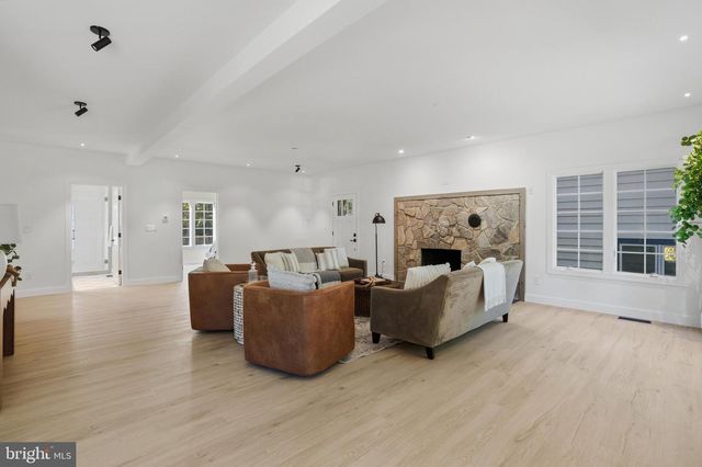 300 LEWIS ST NW, Vienna, VA 22180