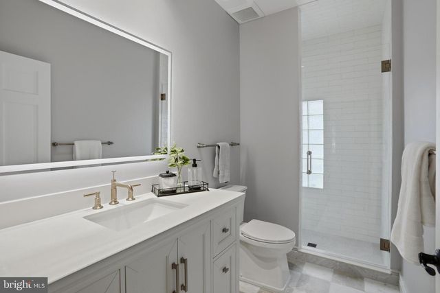 300 LEWIS ST NW, Vienna, VA 22180