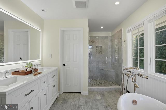 300 LEWIS ST NW, Vienna, VA 22180