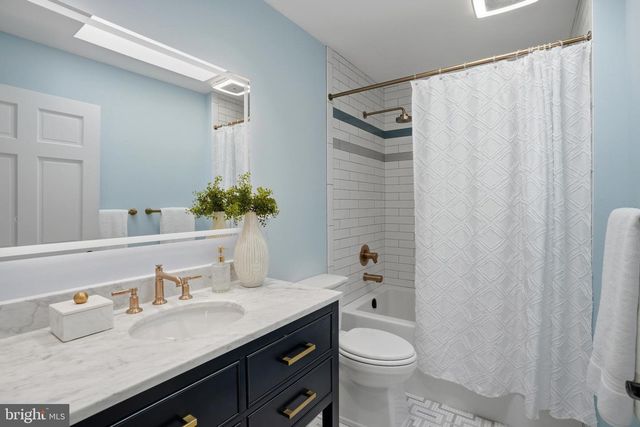 300 LEWIS ST NW, Vienna, VA 22180