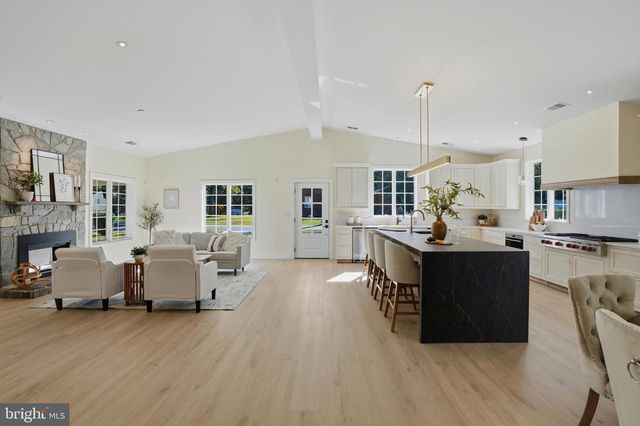 300 LEWIS ST NW, Vienna, VA 22180