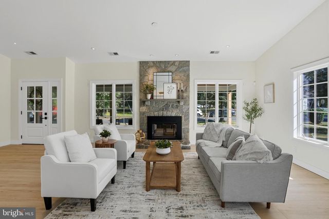 300 LEWIS ST NW, Vienna, VA 22180