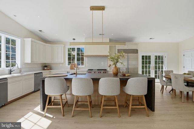 300 LEWIS ST NW, Vienna, VA 22180