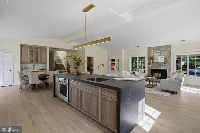 300 LEWIS ST NW, Vienna, VA 22180