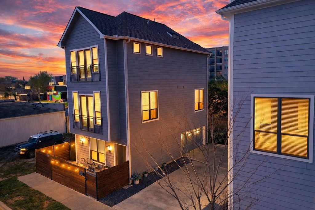 1206 W 14th Street, Houston, TX 77008