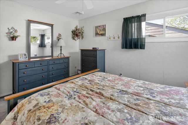 13 Comstock Road, Edison, NJ 08817