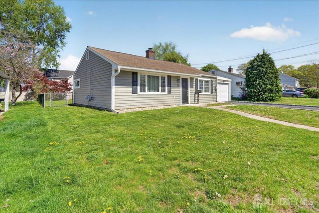 13 Comstock Road, Edison, NJ 08817