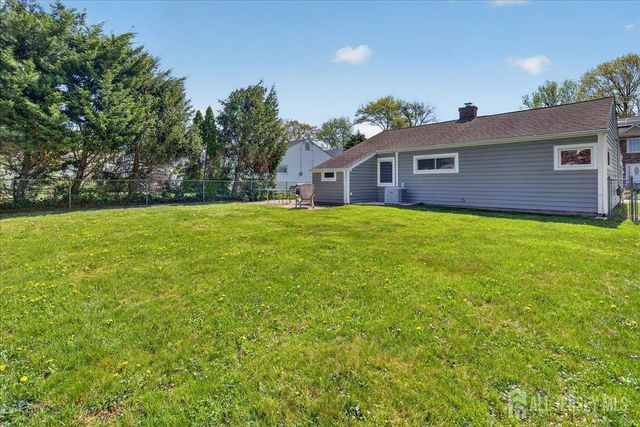 13 Comstock Road, Edison, NJ 08817