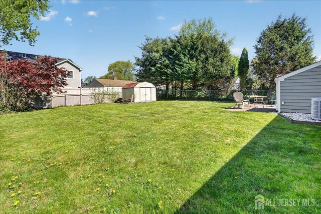 13 Comstock Road, Edison, NJ 08817