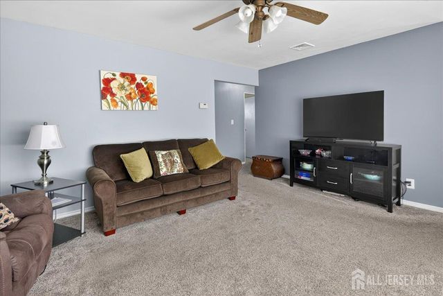 13 Comstock Road, Edison, NJ 08817