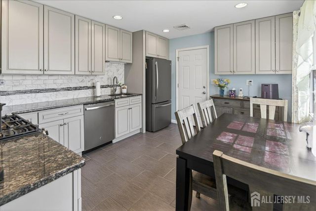 13 Comstock Road, Edison, NJ 08817