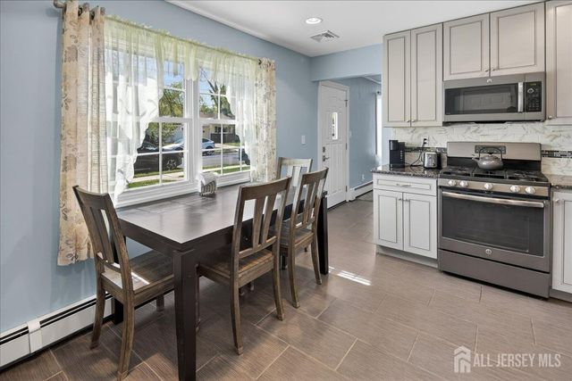 13 Comstock Road, Edison, NJ 08817