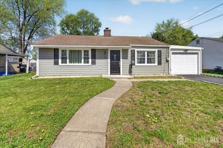 13 Comstock Road, Edison, NJ 08817