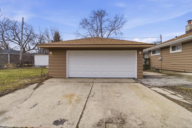 10325 W Silver Spring DRIVE, Milwaukee, WI 53225