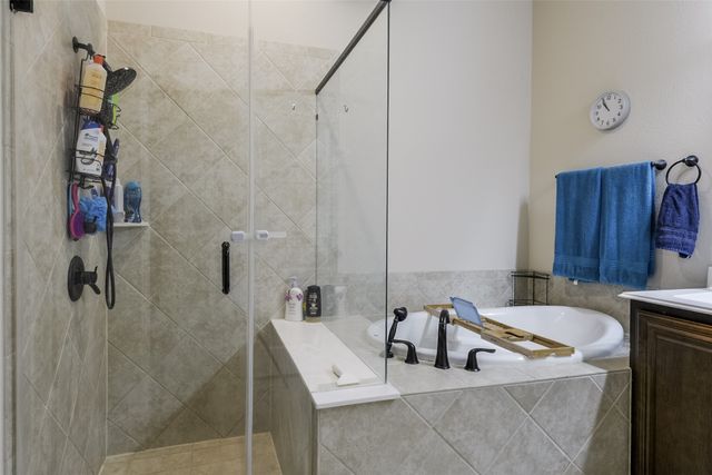 118 Gateway Drive, Alvarado, TX 76009