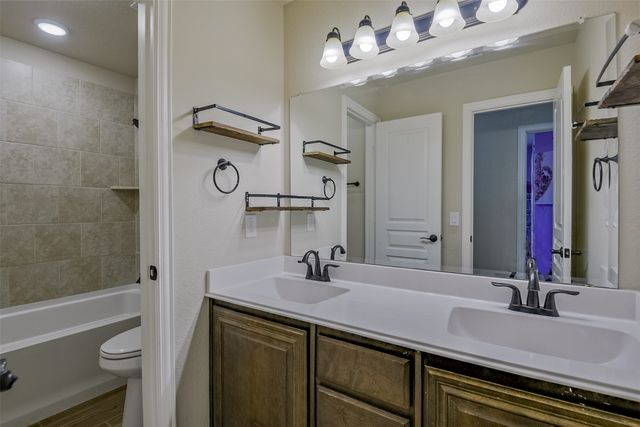 118 Gateway Drive, Alvarado, TX 76009