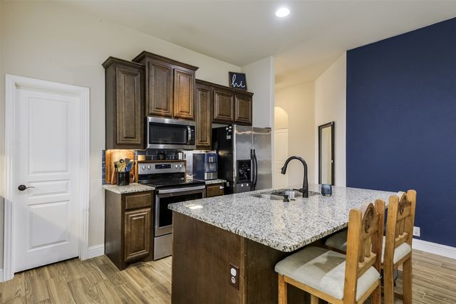 118 Gateway Drive, Alvarado, TX 76009