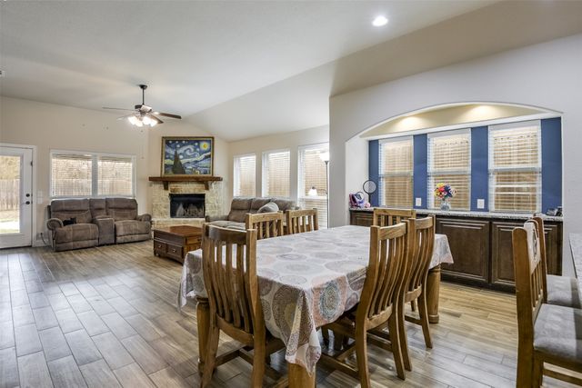 118 Gateway Drive, Alvarado, TX 76009