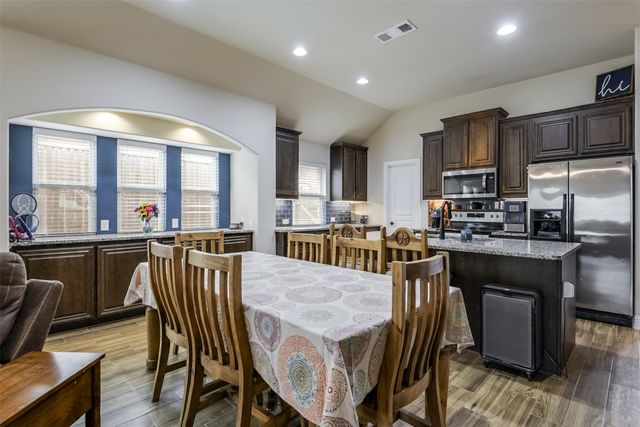 118 Gateway Drive, Alvarado, TX 76009