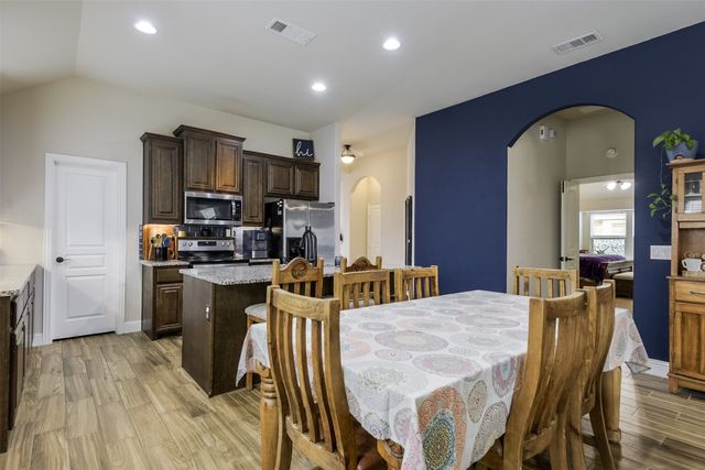 118 Gateway Drive, Alvarado, TX 76009