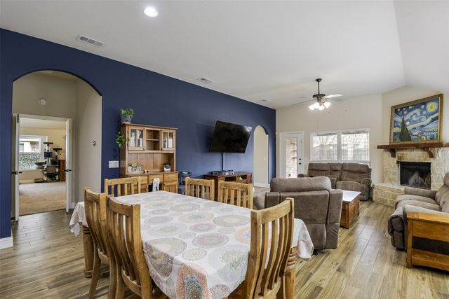 118 Gateway Drive, Alvarado, TX 76009