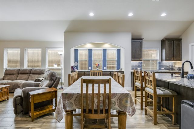 118 Gateway Drive, Alvarado, TX 76009