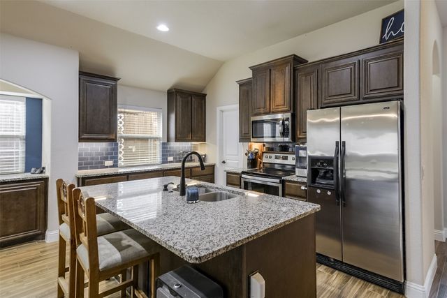 118 Gateway Drive, Alvarado, TX 76009