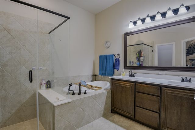 118 Gateway Drive, Alvarado, TX 76009