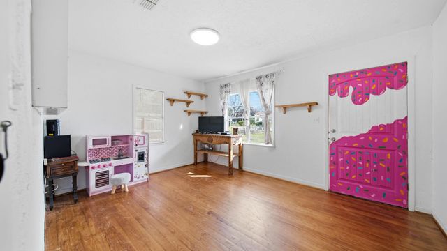 807 Burleson Street, Brenham, TX 77833