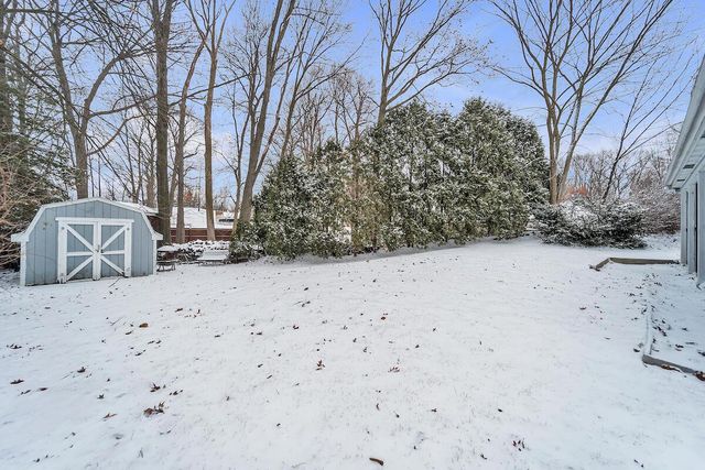 153 N Maple AVENUE, Slinger, WI 53086