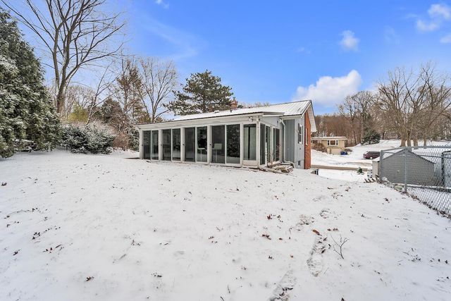 153 N Maple AVENUE, Slinger, WI 53086