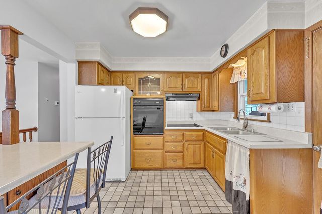 153 N Maple AVENUE, Slinger, WI 53086