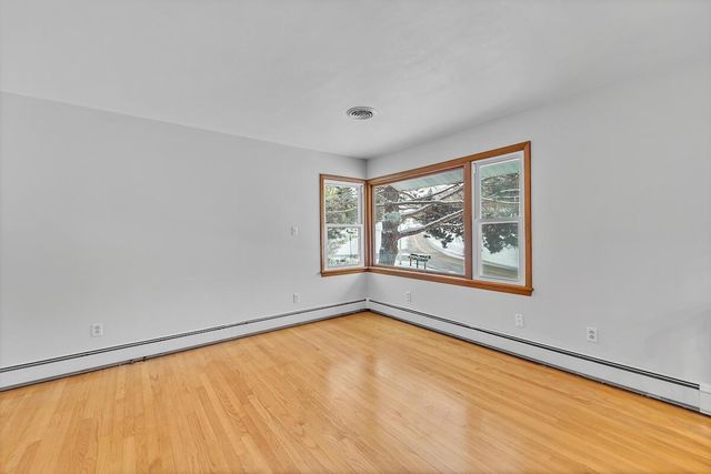 153 N Maple AVENUE, Slinger, WI 53086