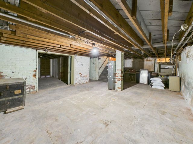 1545 N Park Pl, Wichita, KS 67203