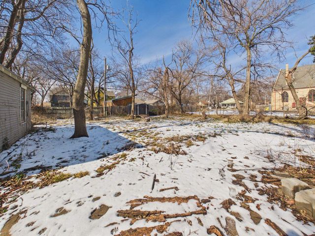 1545 N Park Pl, Wichita, KS 67203