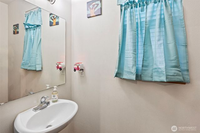 209 NE Miramar Circle, Bremerton, WA 98311