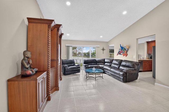 18838 Cloud Lake Circle, Boca Raton, FL 33496